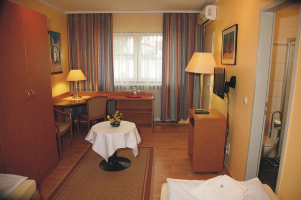 Zimmer mit Klimaanlage im preiswerten Hotel Ottersleben in Magdeburg